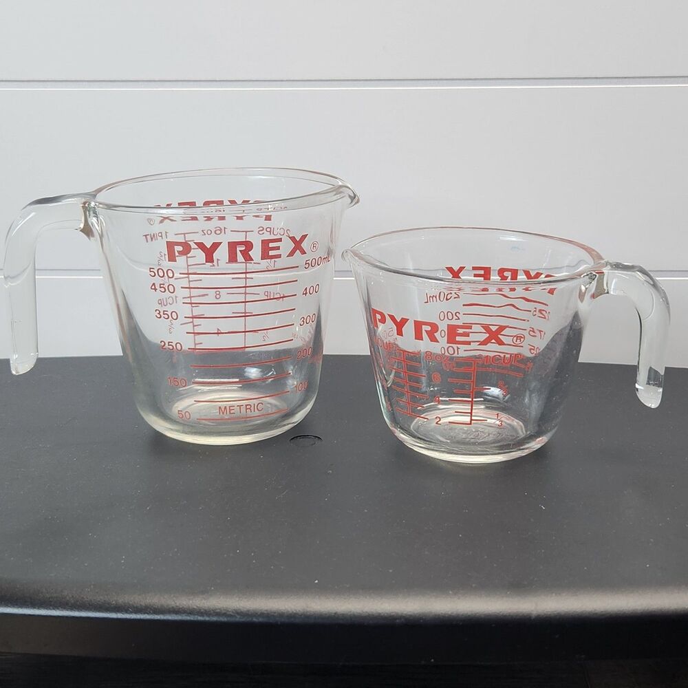 Set of 2 Vtg Pyrex Glass Measuring Cups 2 & 1 Cup Red Letter Corning USA 516 508